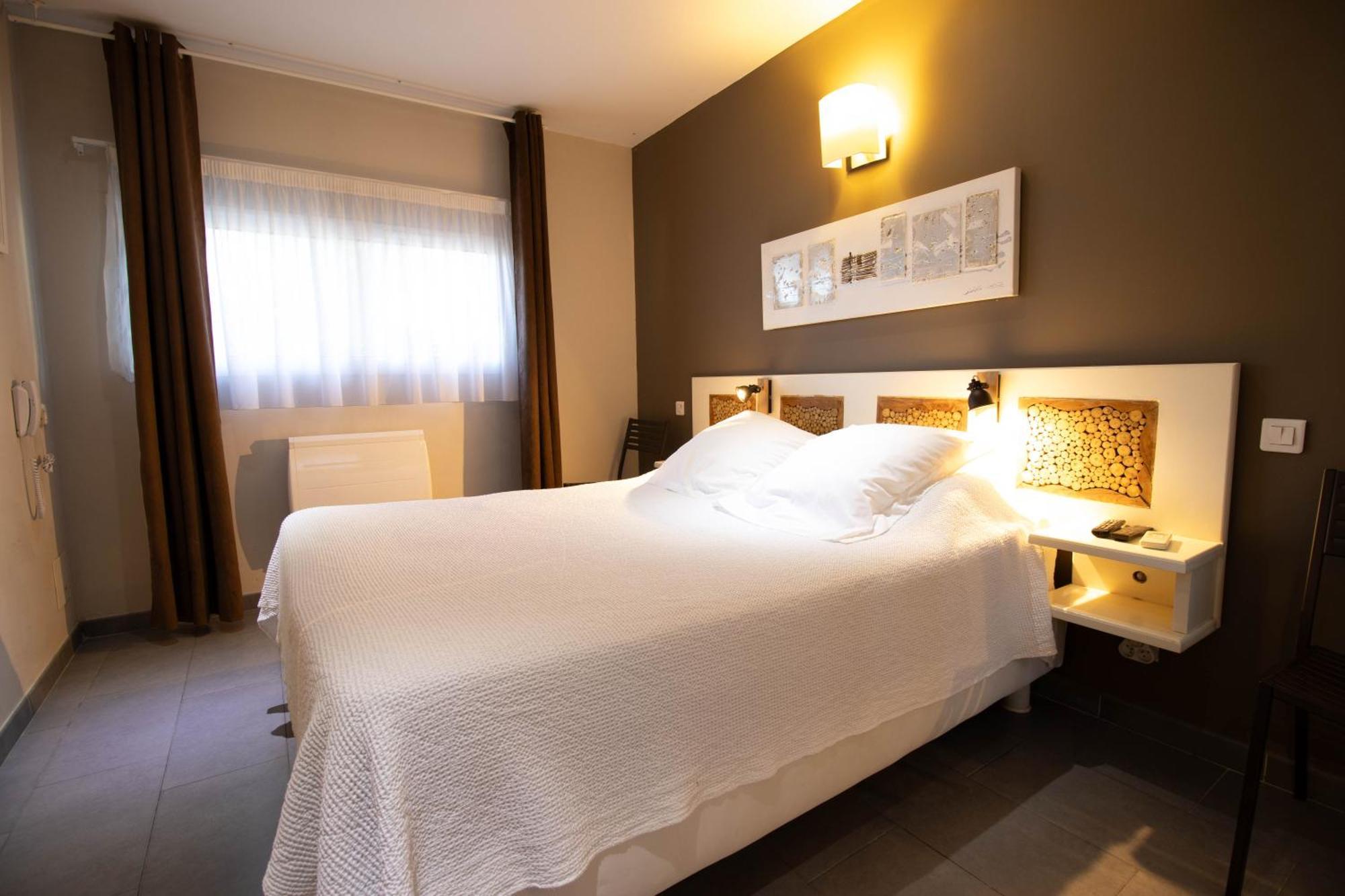 Athena Motel Сен-Агулф Екстериор снимка