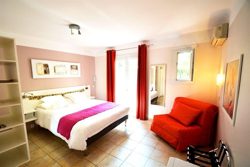 Athena Motel Сен-Агулф Екстериор снимка