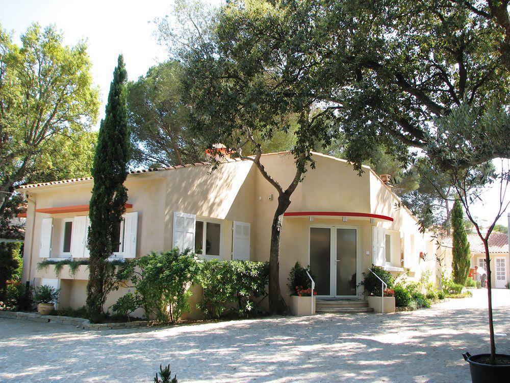 Athena Motel Сен-Агулф Екстериор снимка