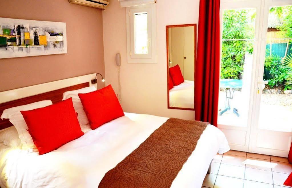 Athena Motel Сен-Агулф Екстериор снимка