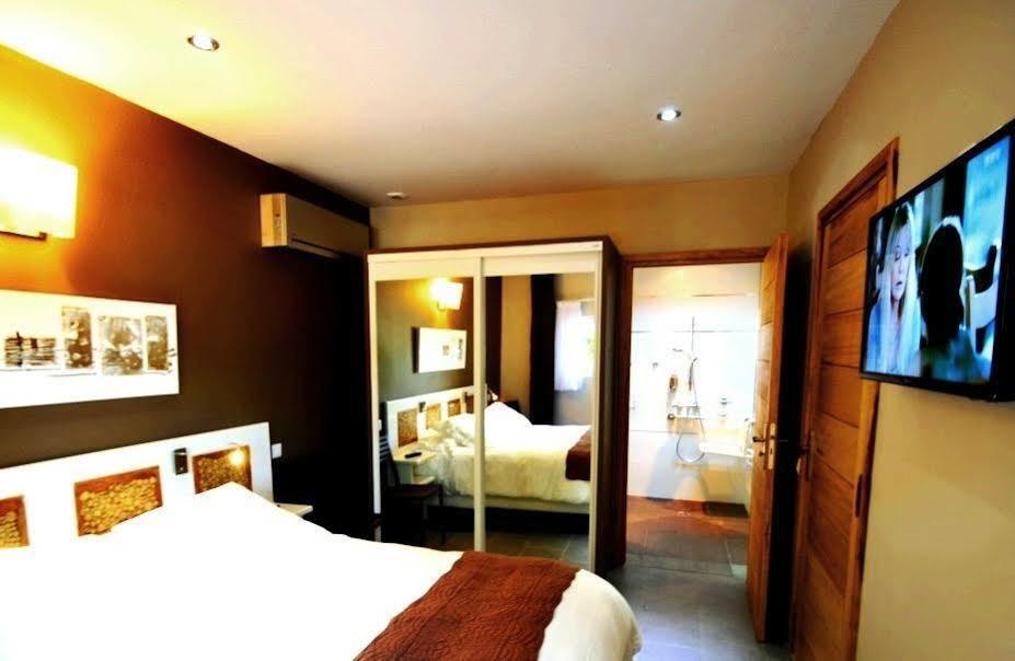 Athena Motel Сен-Агулф Екстериор снимка